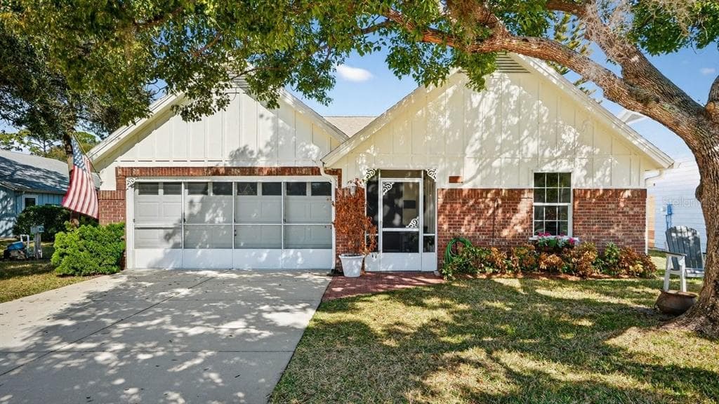 701 PINE SHORES CIRCLE photo 1