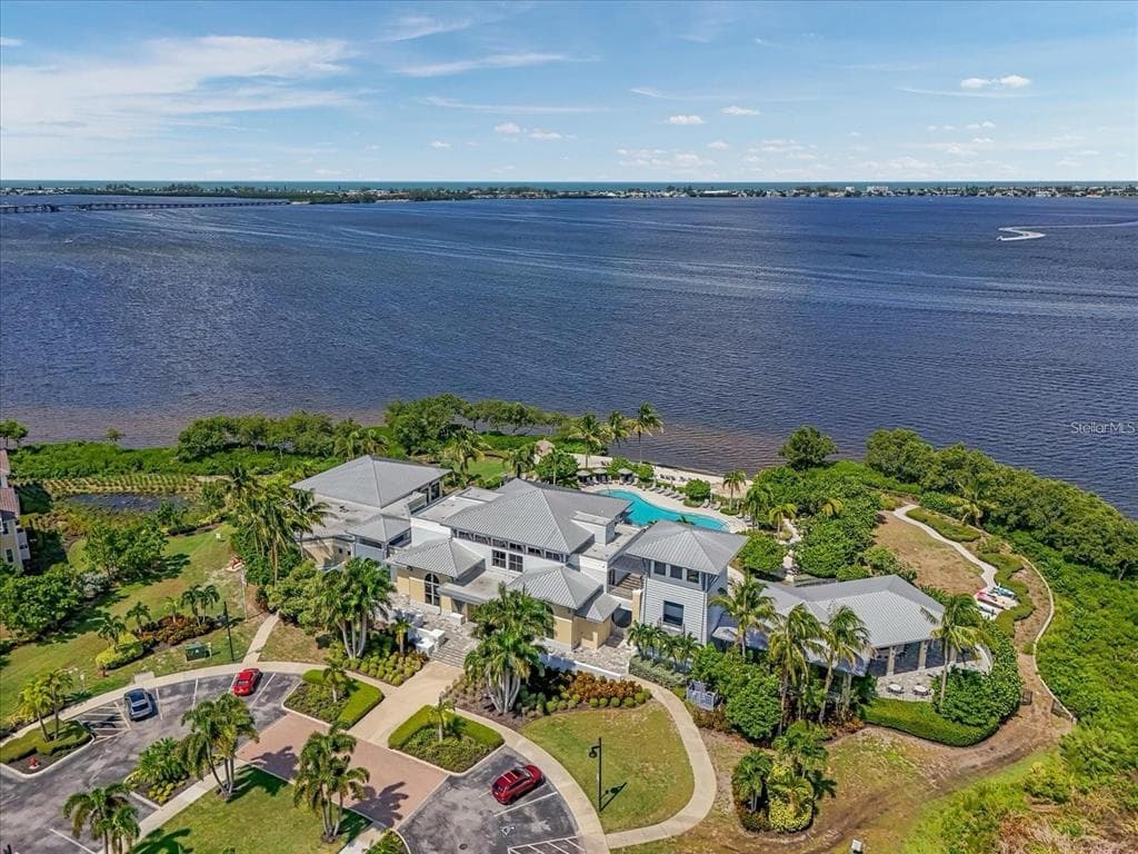 324 HARBOUR SOUND COURT photo 13