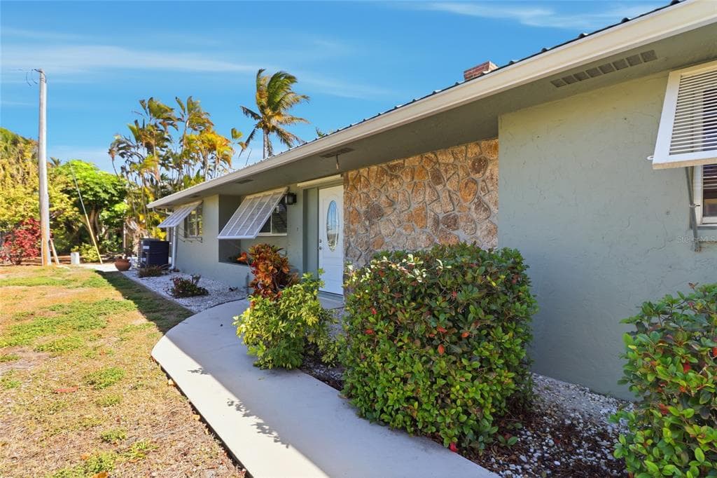 2740 SANIBEL BOULEVARD photo 16
