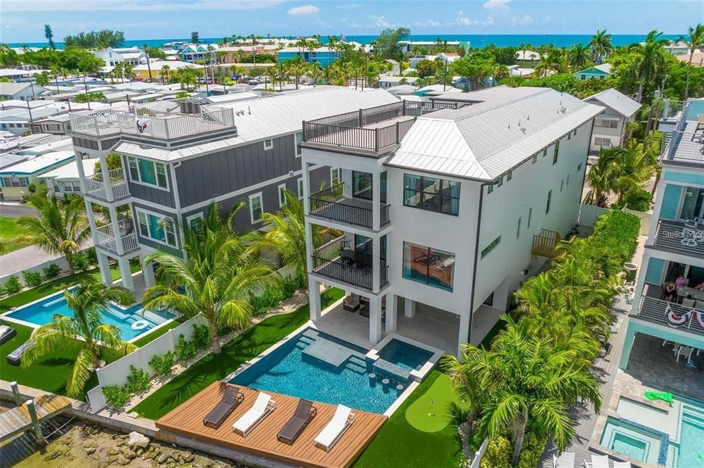 203 BAY DRIVE N photo 2