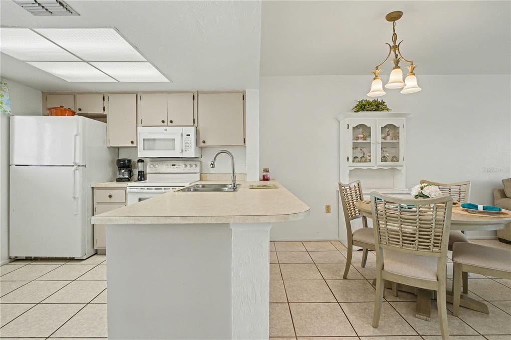 25225 RAMPART BOULEVARD 1606 photo 10