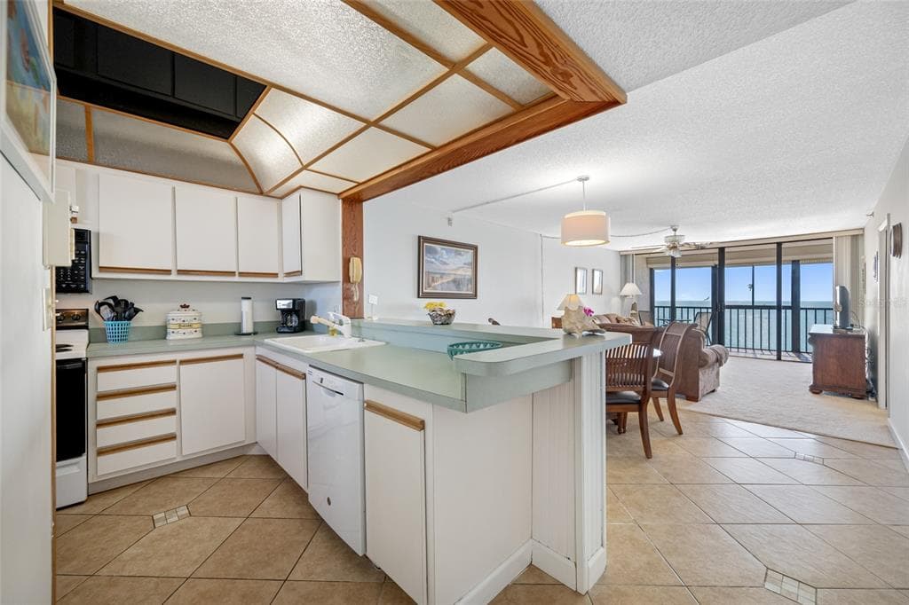 15462 GULF BOULEVARD 603 photo 11