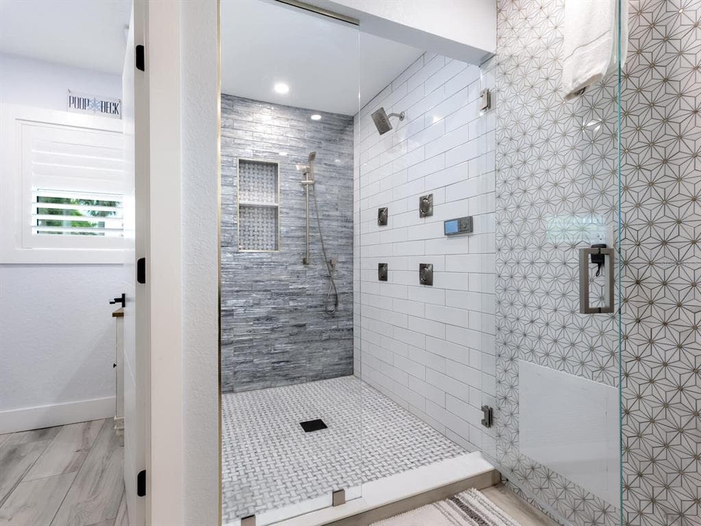 501 NORTON STREET photo 23