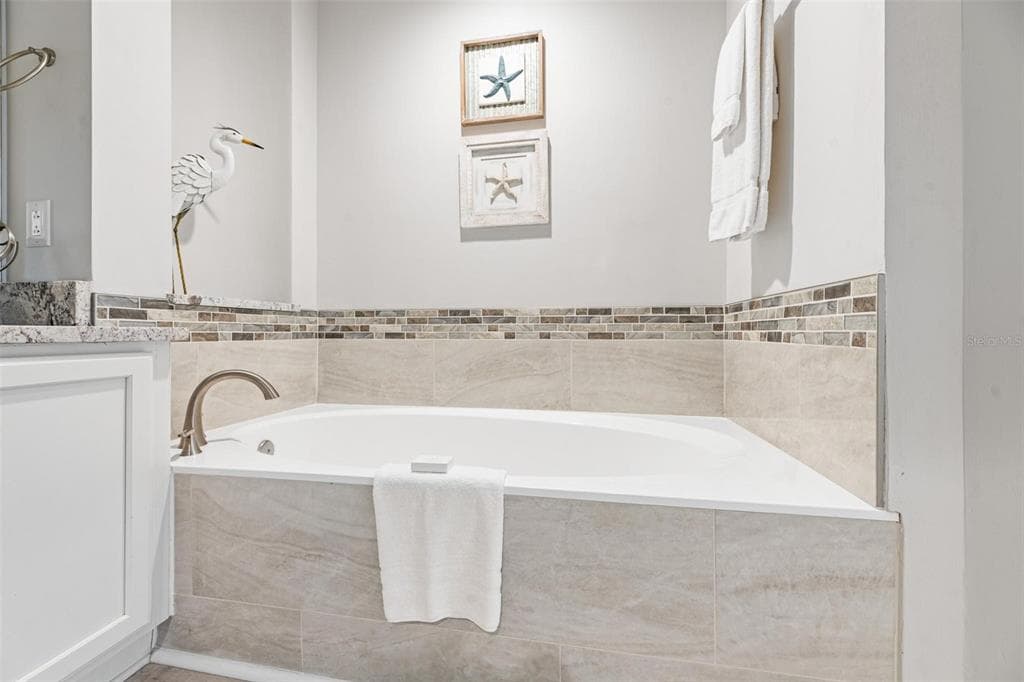 102 YACHT HARBOR DRIVE 176 photo 22