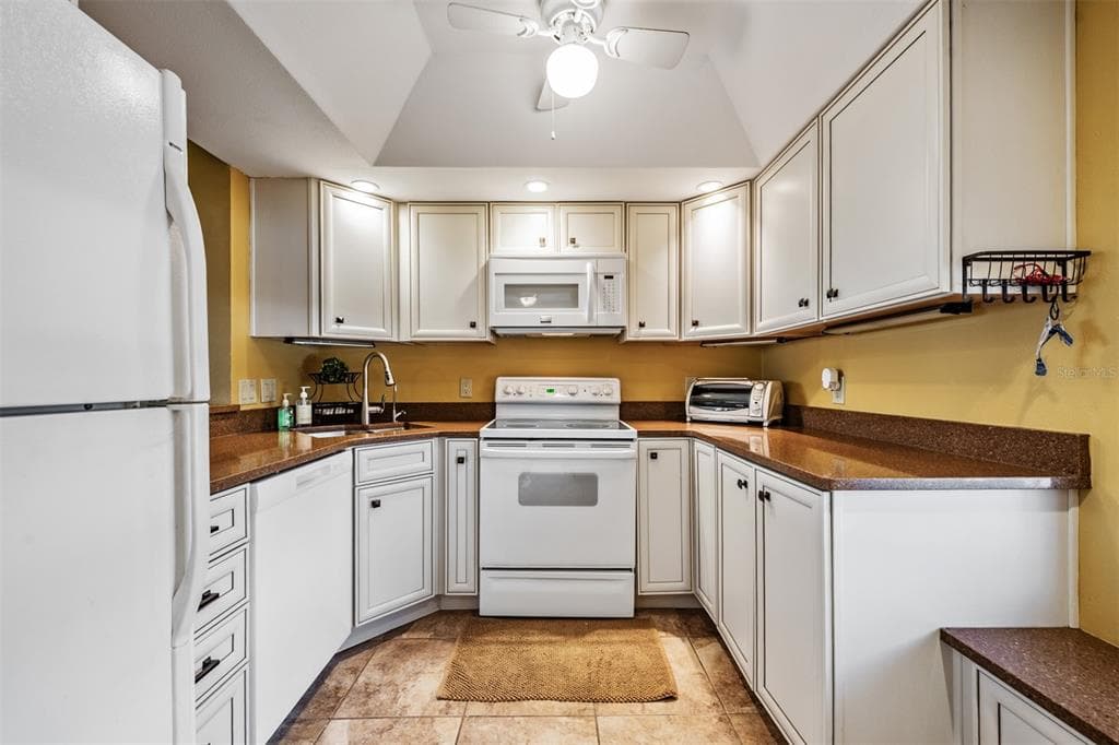 2618 COVE CAY DRIVE 204 photo 6