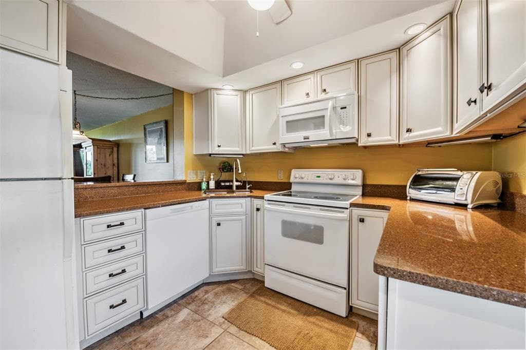 2618 COVE CAY DRIVE 204 photo 5