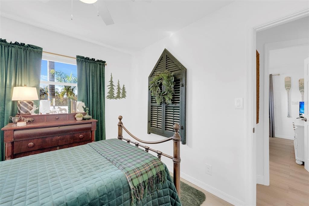 14526 RIVERSIDE DRIVE photo 22
