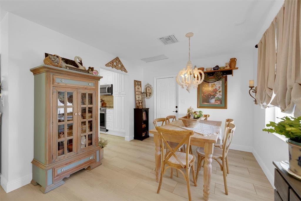 14526 RIVERSIDE DRIVE photo 9