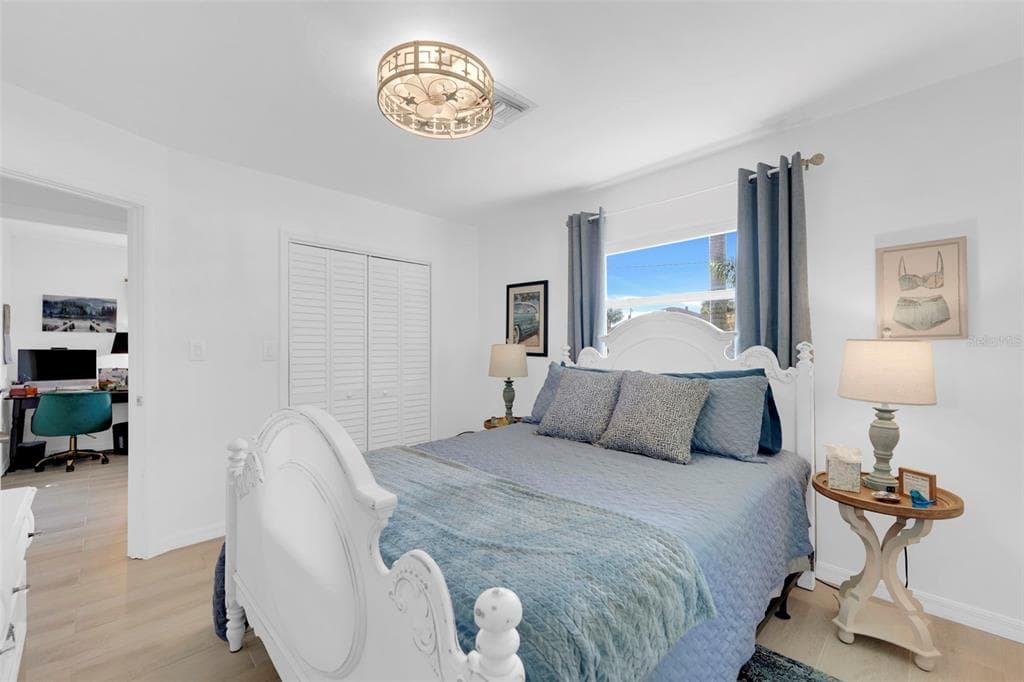 14526 RIVERSIDE DRIVE photo 18