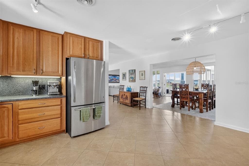 33225 LAKESHORE DRIVE photo 17