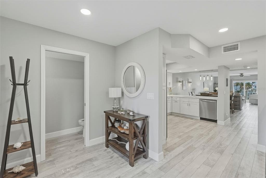 544 PINELLAS BAYWAY S TH13 photo 6
