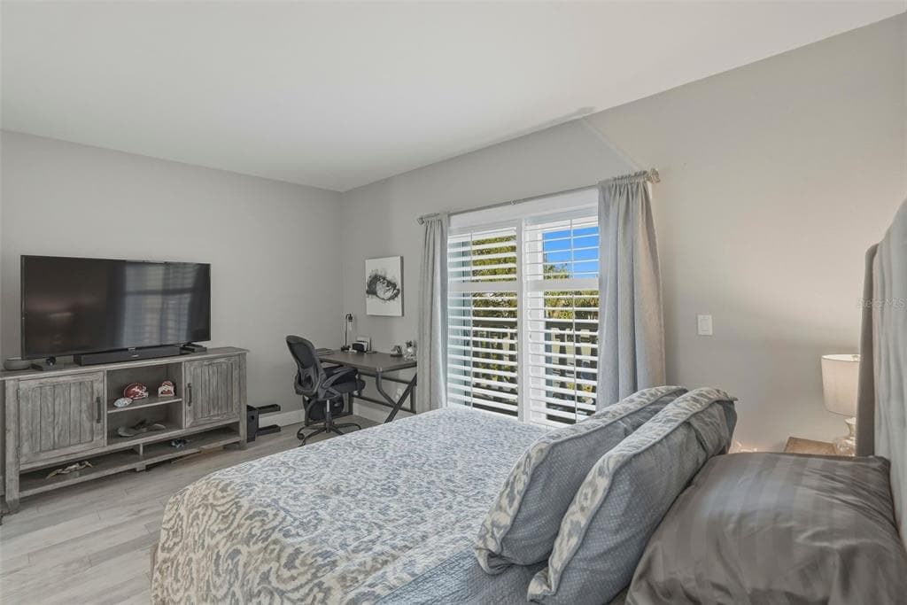 544 PINELLAS BAYWAY S TH13 photo 24