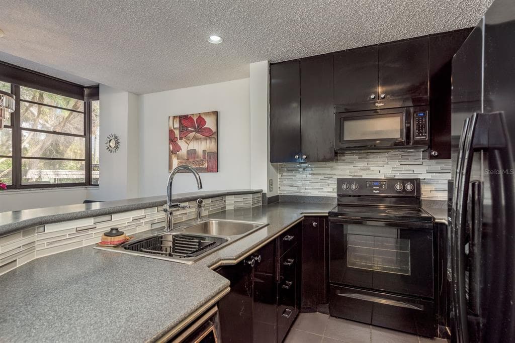 602 LIME AVENUE 203 photo 9