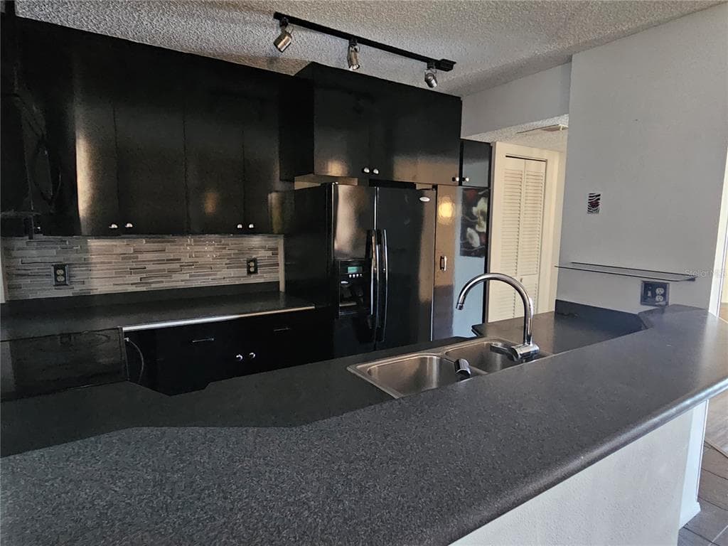 602 LIME AVENUE 203 photo 8