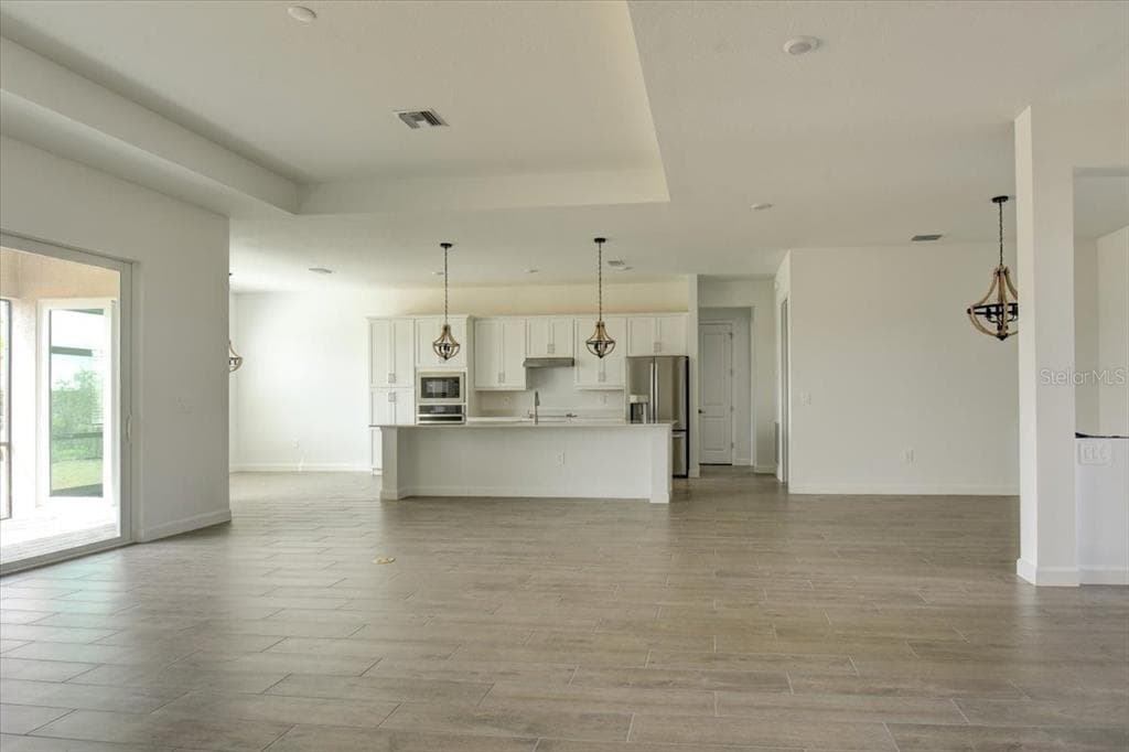 7796 LAKES EDGE LANE photo 2