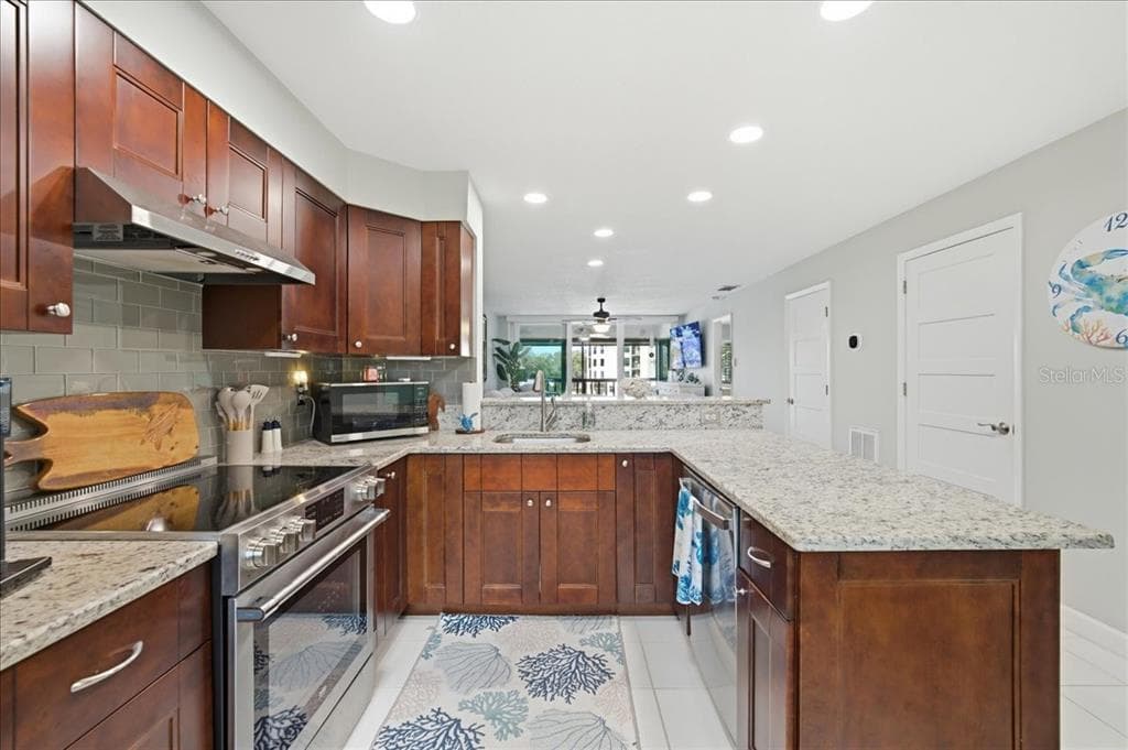 1802 MARINER DRIVE 30 photo 6
