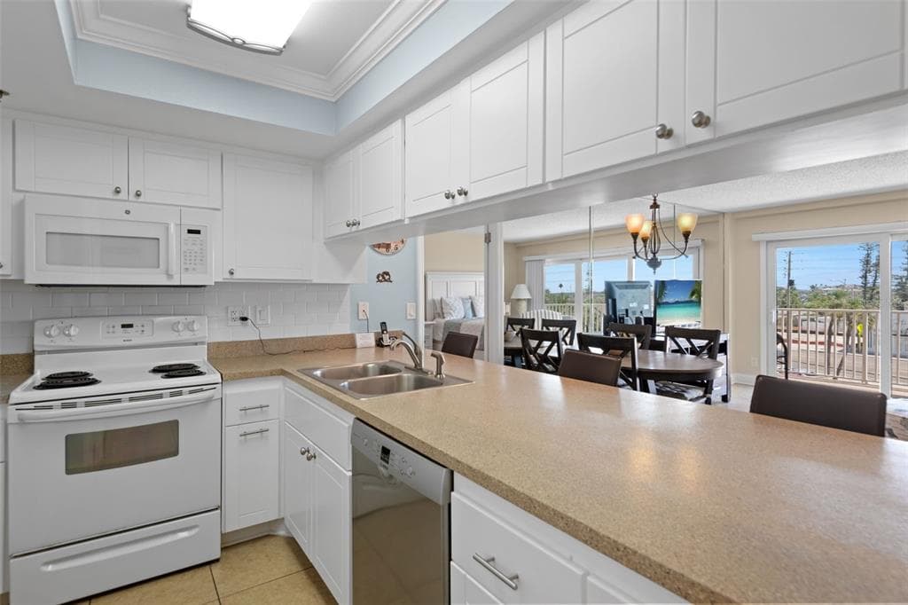 13440 GULF BOULEVARD 202 photo 4