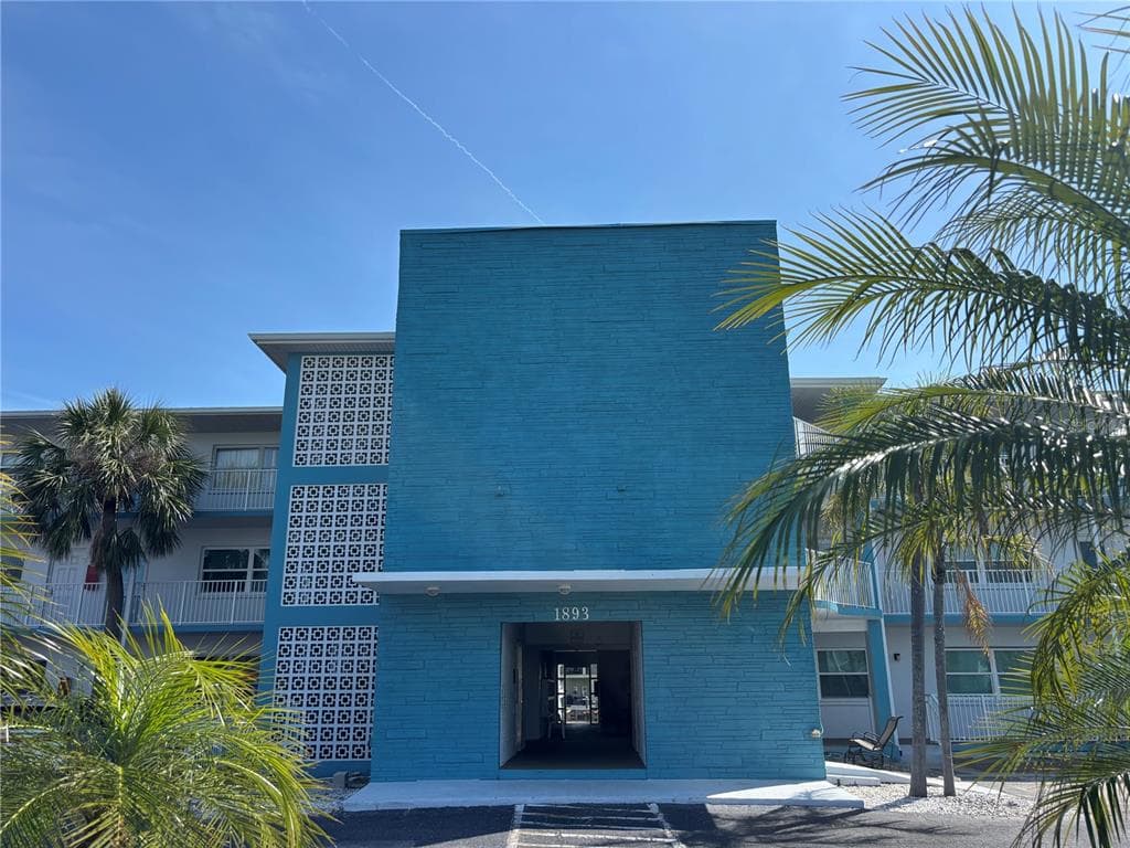1893 SHORE DRIVE S #114 2