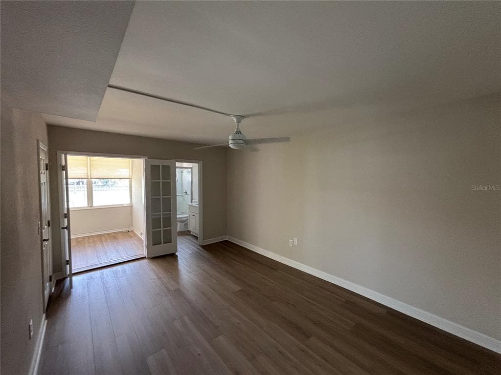 1893 SHORE DRIVE S 114 photo 12