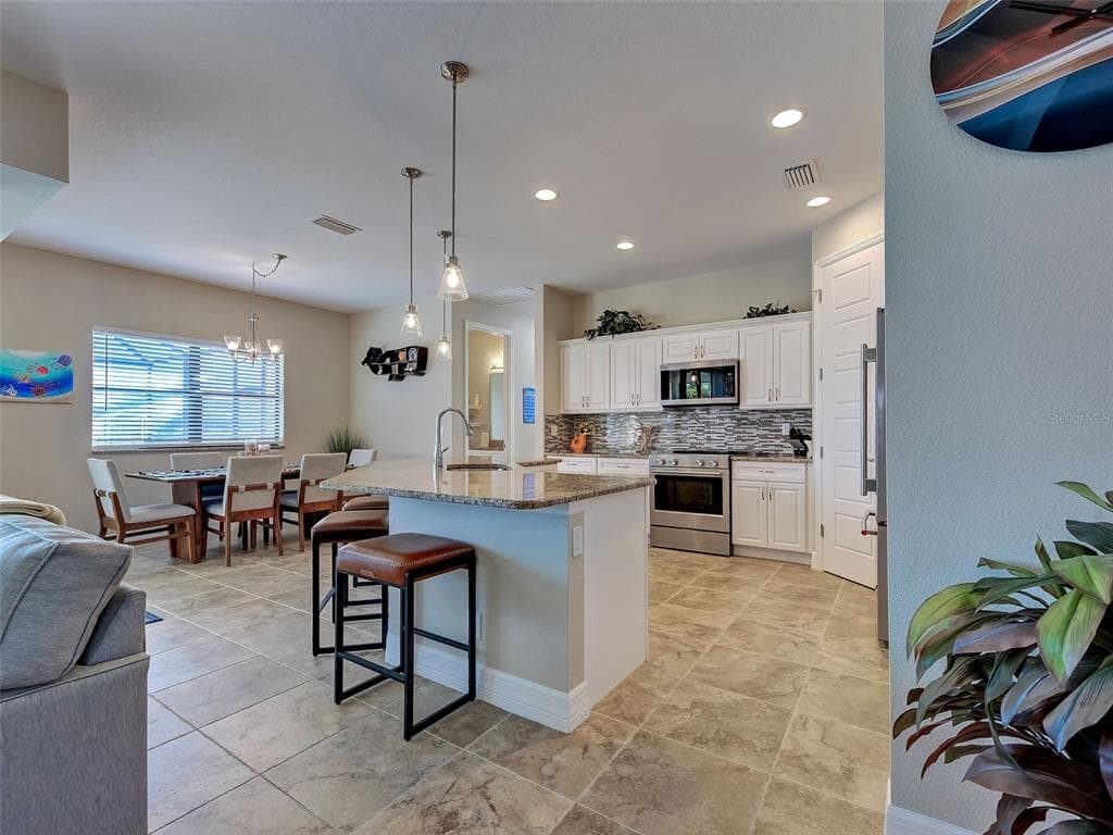 138 LONG MEADOW LANE photo 5