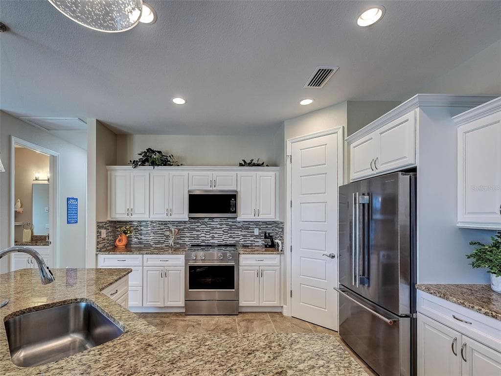 138 LONG MEADOW LANE photo 8