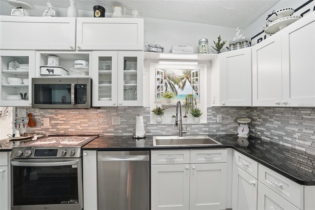 4086 GARDNER DRIVE photo 17