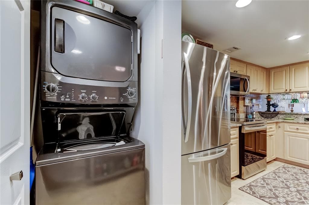 650 ISLAND WAY 206 photo 12