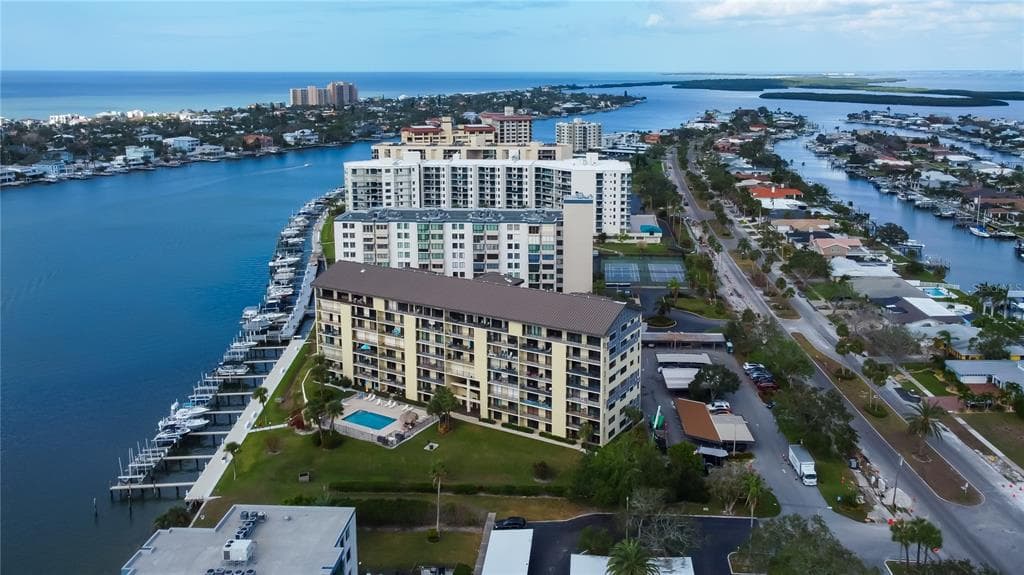 650 ISLAND WAY #206 1