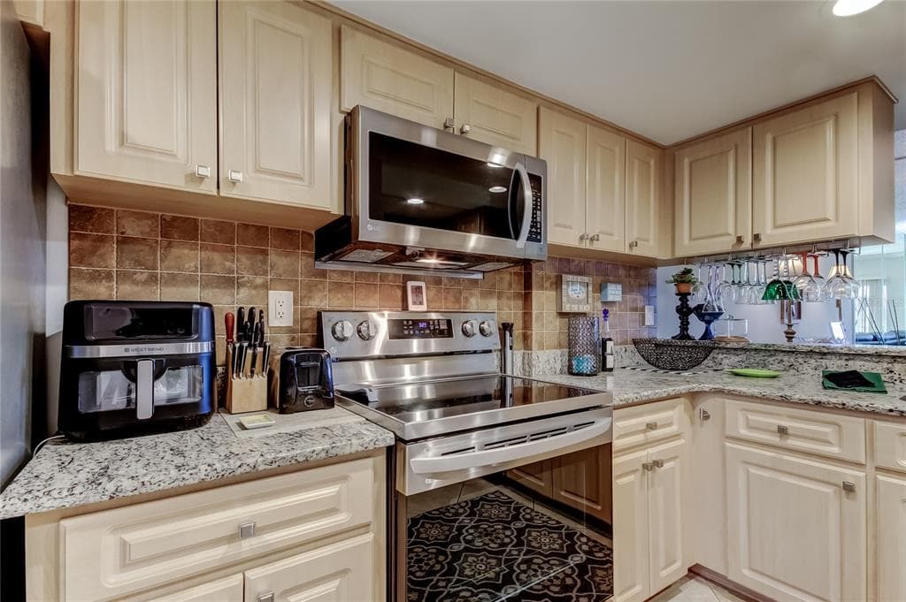 650 ISLAND WAY 206 photo 10