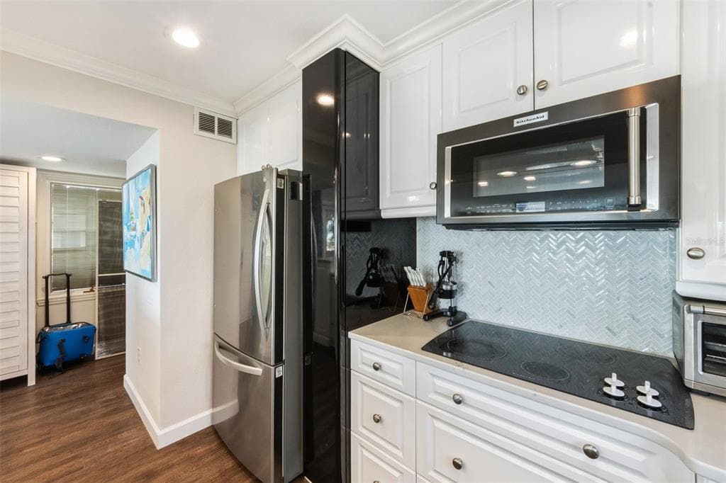 103 PALM AVENUE photo 11
