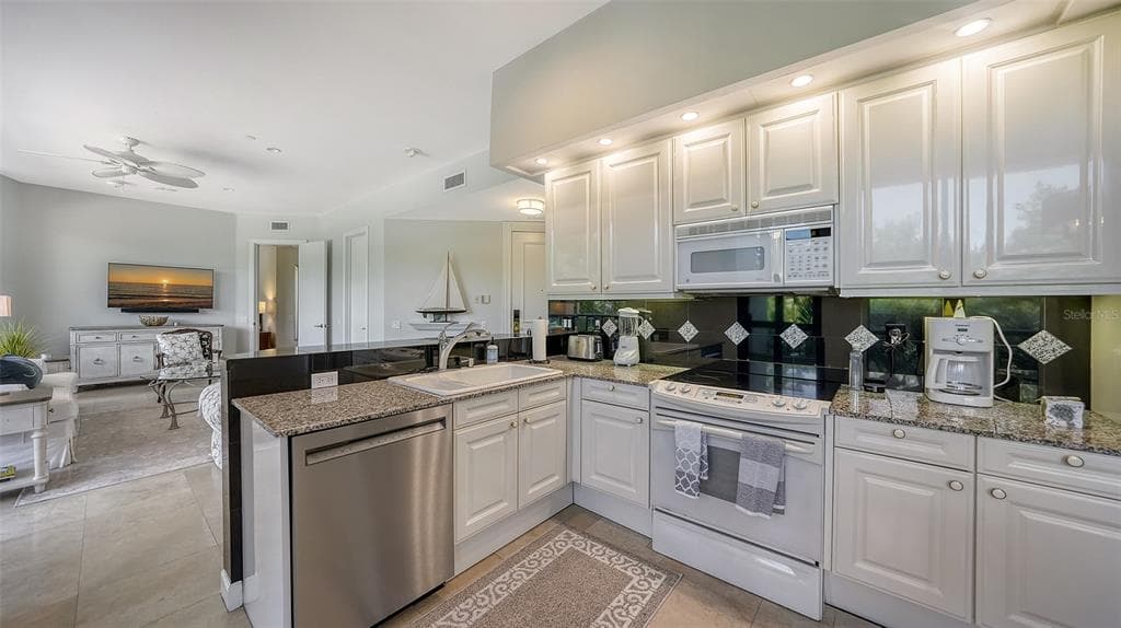 1241 GULF OF MEXICO DRIVE 111 photo 13