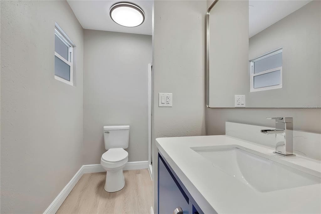 6703 SEAVIEW BOULEVARD photo 23