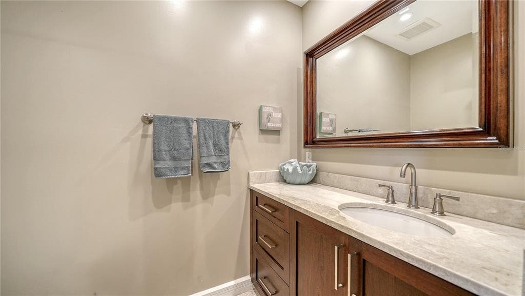 2165 GULF OF MEXICO DRIVE 115 photo 23