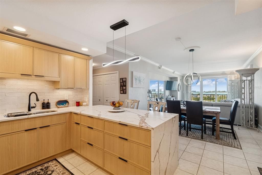 4 BELLEVIEW BOULEVARD 701 photo 18