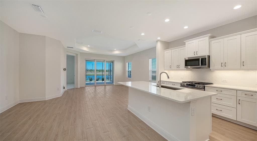 2114 SYLVESTER PALM LANE photo 4