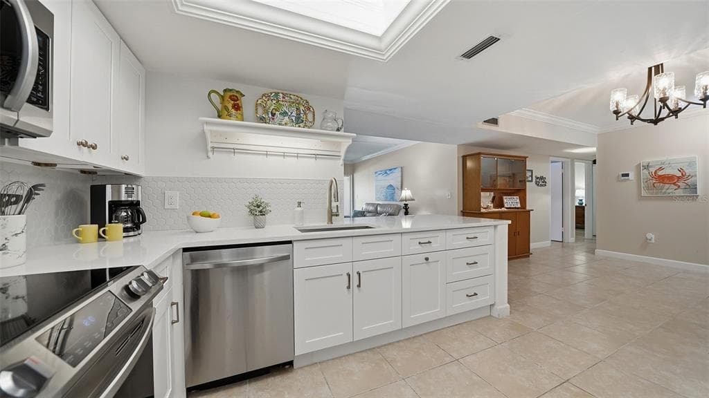 199 WHISPERING SANDS DRIVE 204 photo 12