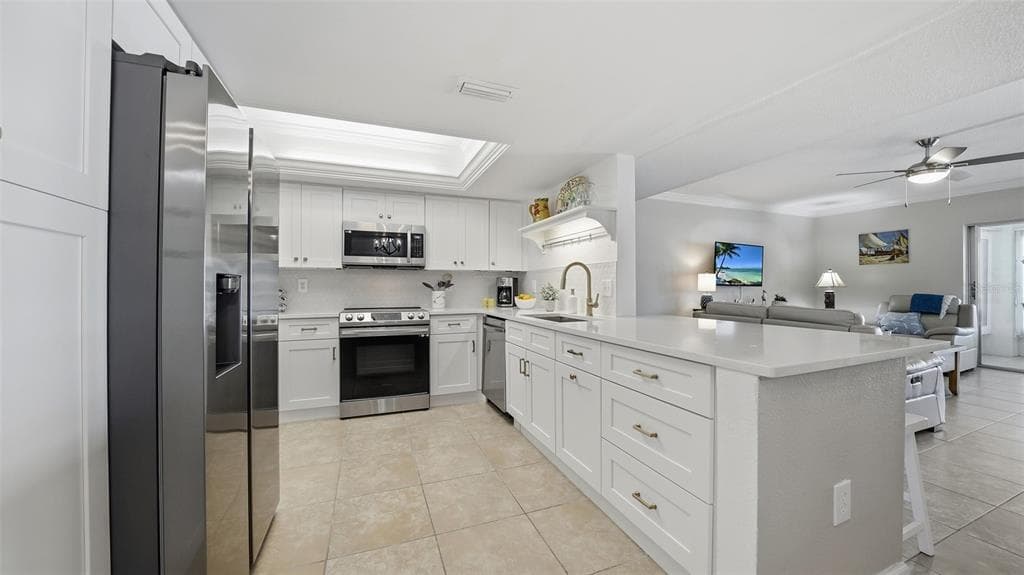 199 WHISPERING SANDS DRIVE 204 photo 10