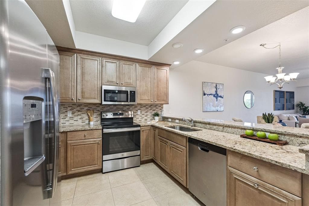 3 RIVERWALK DRIVE #404 3