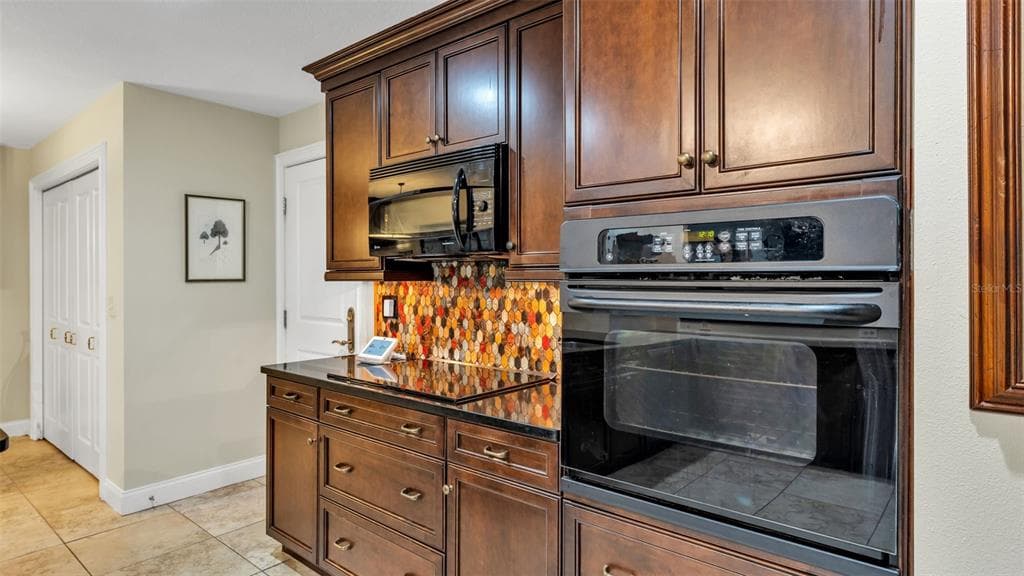 1007 ROLLING WOODS LANE photo 17