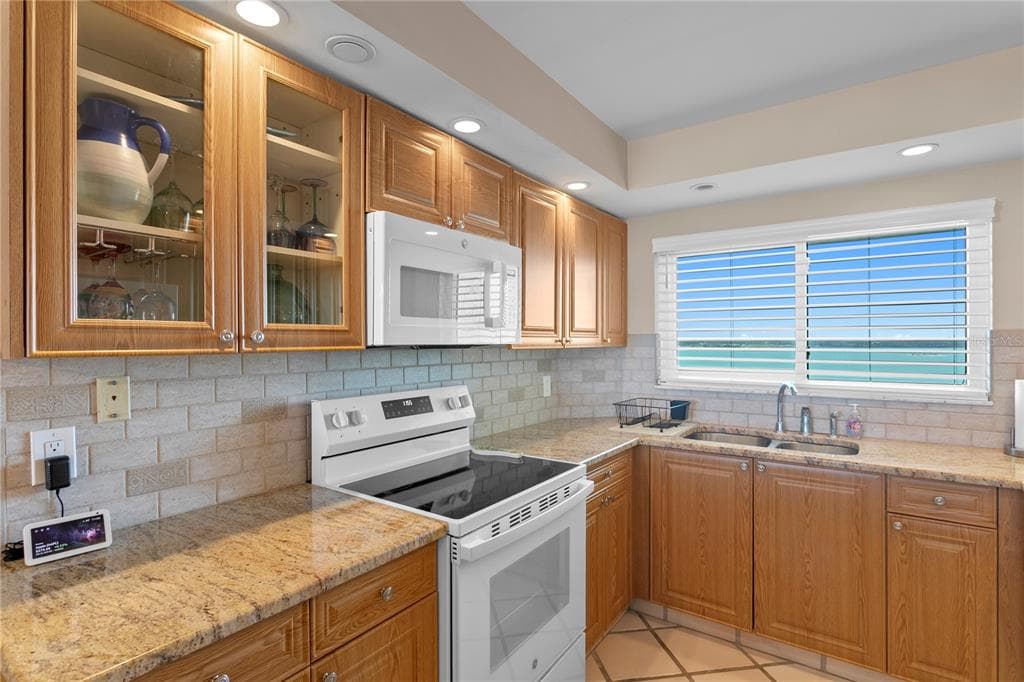 1290 GULF BOULEVARD 1002 photo 17