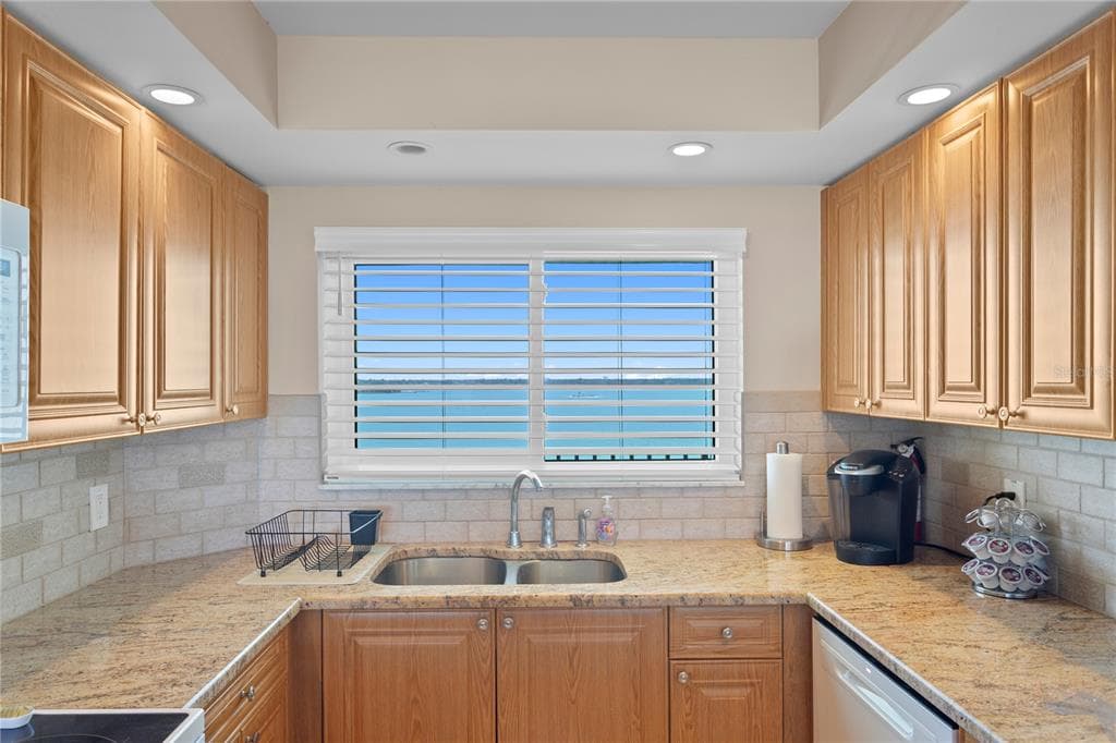 1290 GULF BOULEVARD 1002 photo 18