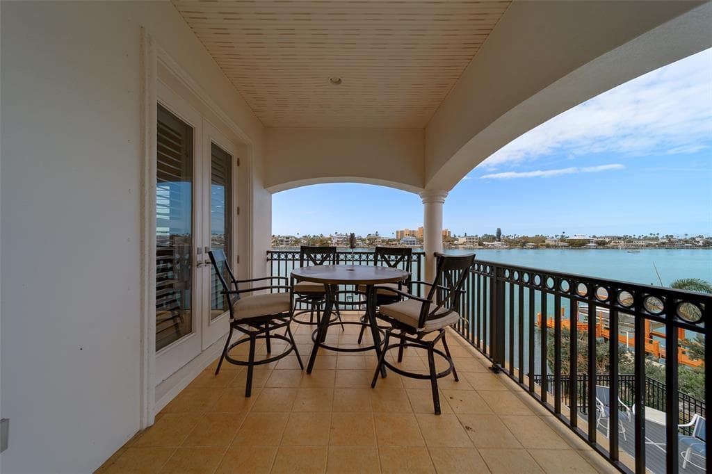 824 ISLAND WAY photo 17