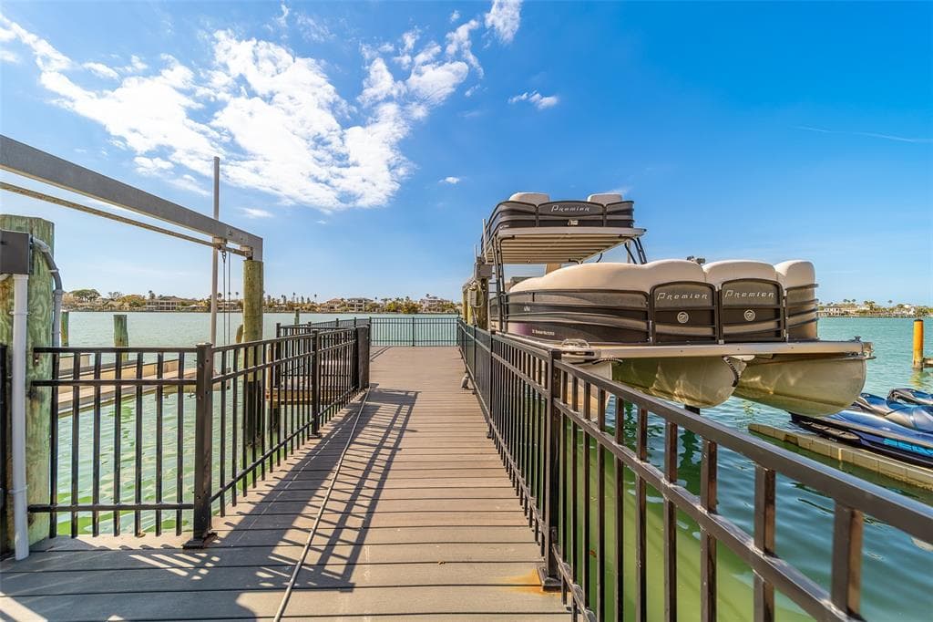 824 ISLAND WAY 3