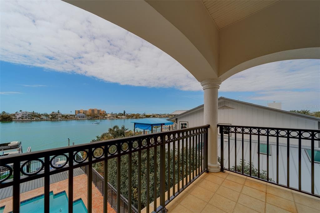 824 ISLAND WAY photo 20