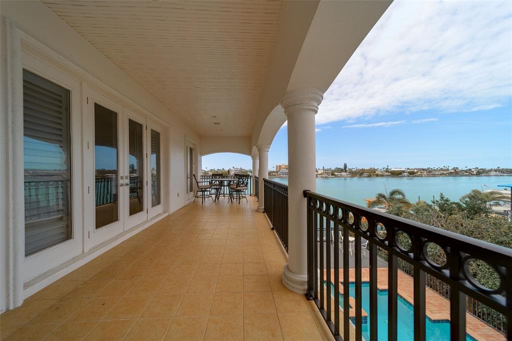 824 ISLAND WAY photo 18