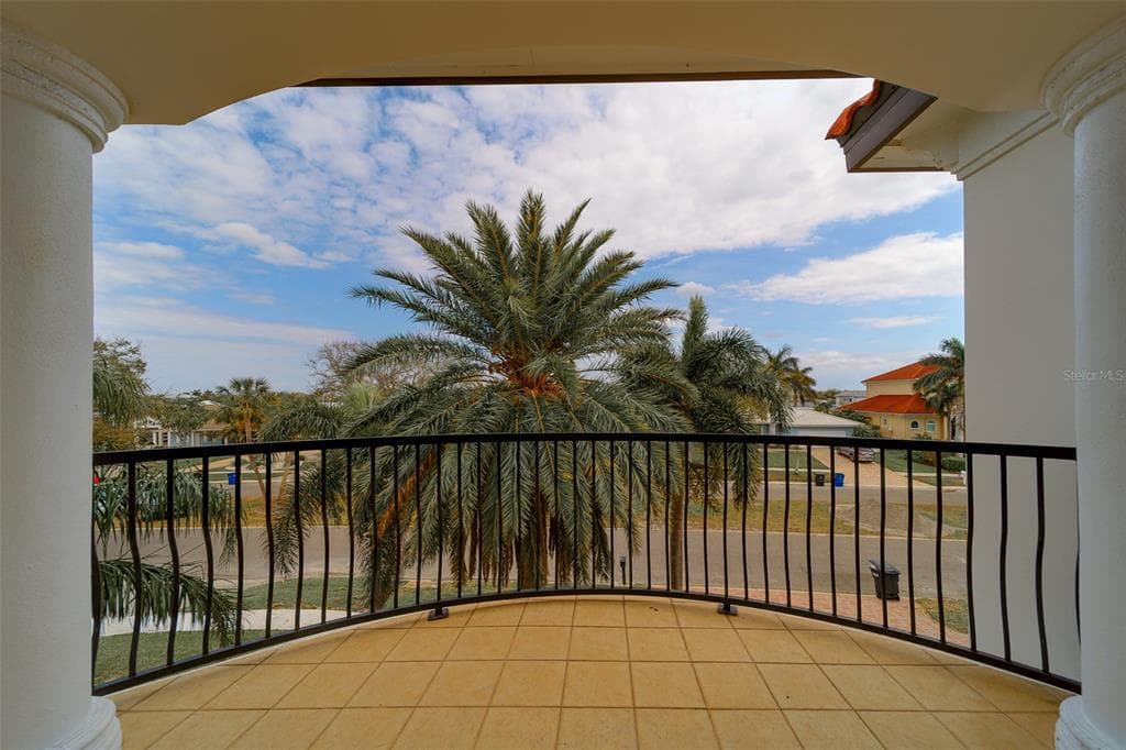 824 ISLAND WAY photo 21