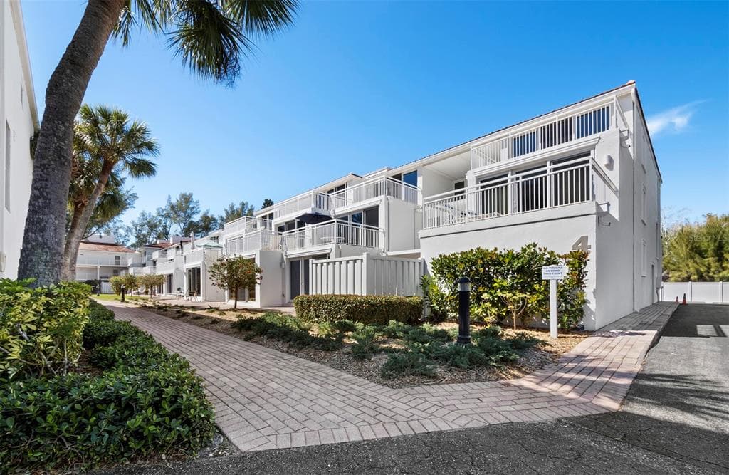5055 GULF OF MEXICO DRIVE 421 photo 2