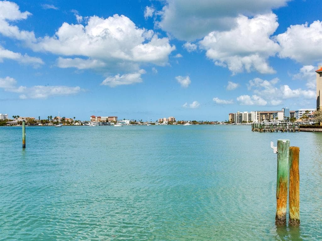 210 DOLPHIN POINT #B 3