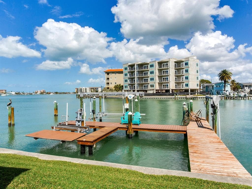 210 DOLPHIN POINT #B 1
