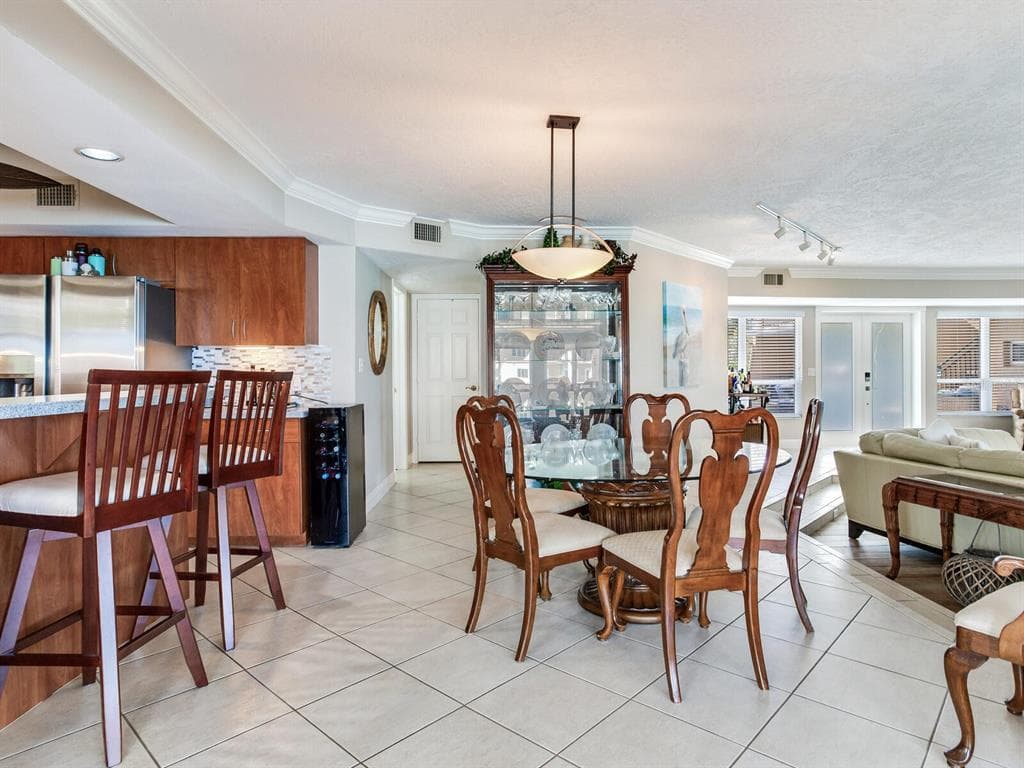 210 DOLPHIN POINT B photo 24
